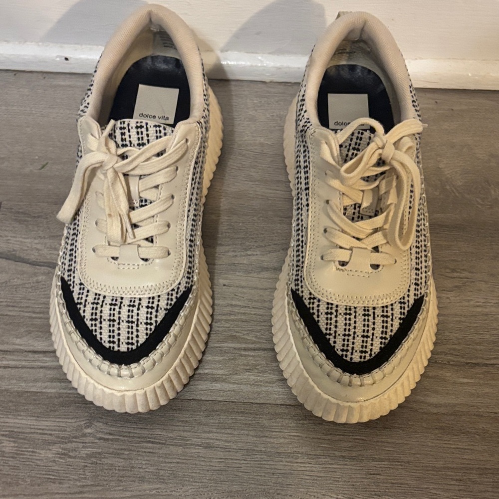 Dolce Vita Cream & Black Dannis Sneakers - Picture 3 of 6
